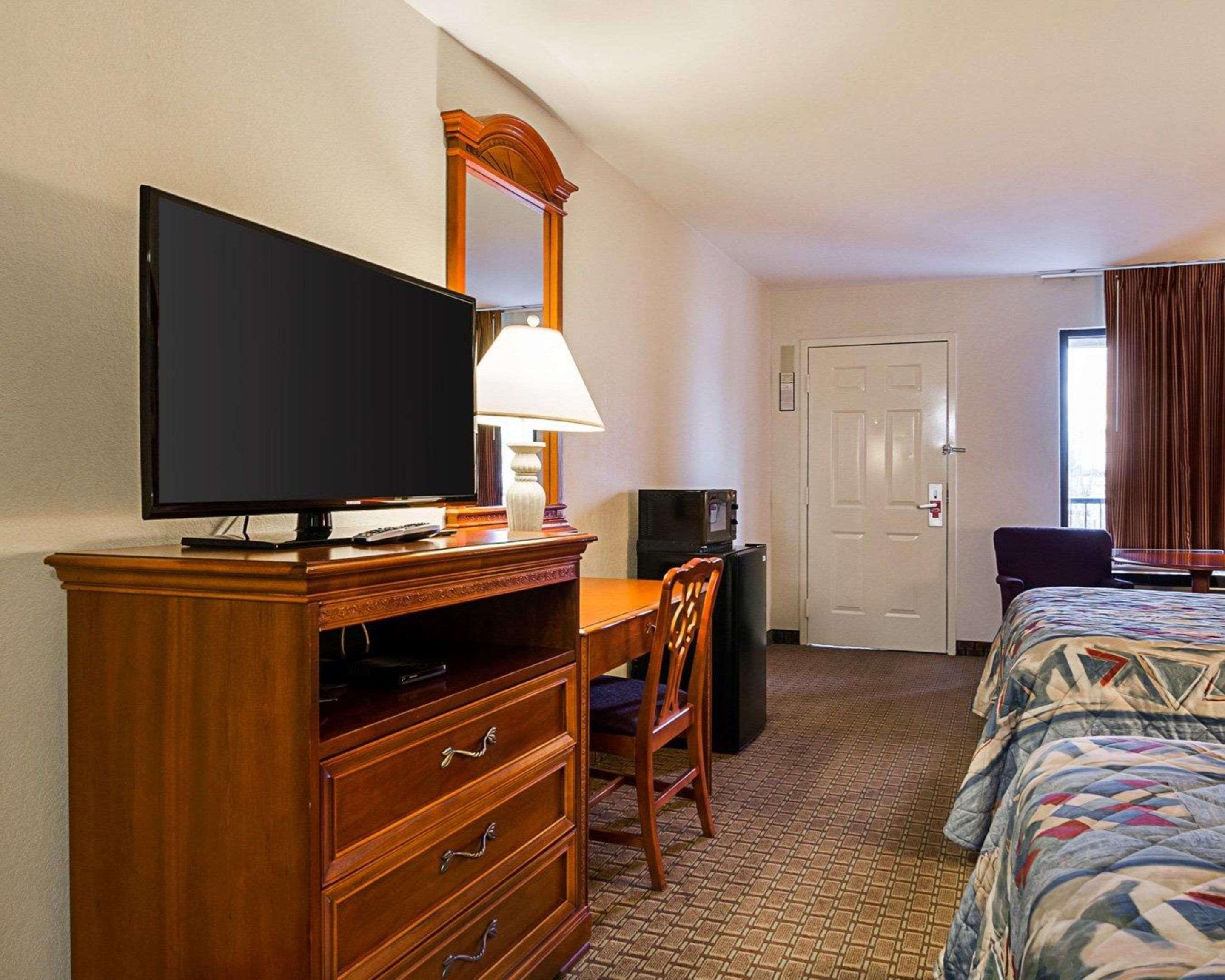 Econo Lodge Richmond Exteriör bild